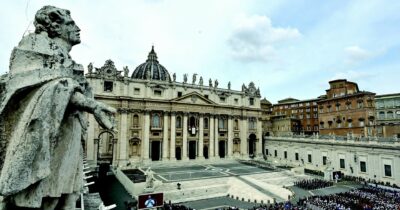 Copertina di Abusi, Vaticano indaga sul vescovo di Cadice