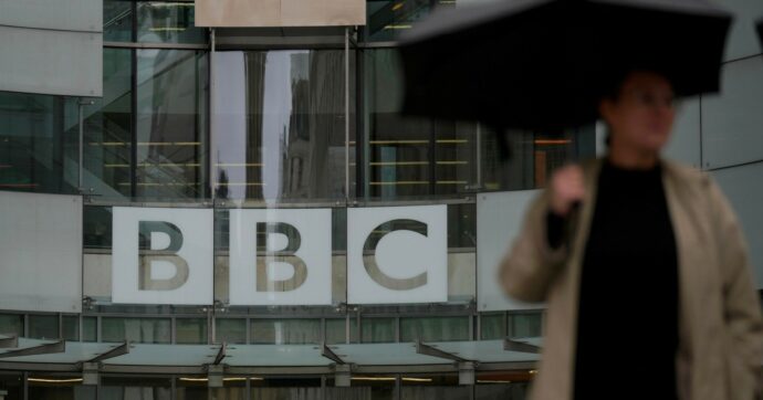 Il sociologo inglese Tom Mills: “La Bbc è sotto l’attacco della destra, ma più per Israele che per Trump”