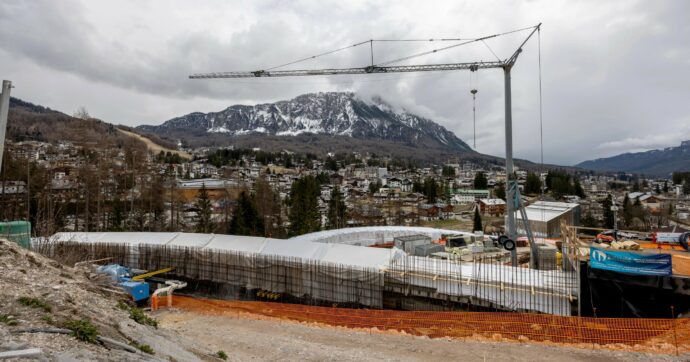 Olimpiadi, la pista da bob è incompleta, ma sarà usata: il Cio vuole l’assicurazione