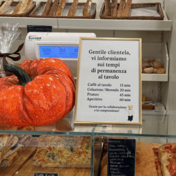 “In questo bar non puoi sederti più di 15 minuti per un caffè, 20 per la colazione, 45 per il pranzo…”: la scelta di un locale torinese fa discutere. “Giusto per un locale piccolo”, “Ma se si è più di uno?”