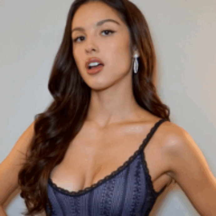 “Non dovete usare le mie canzoni per promuovere la vostra propaganda razzista e piena d’odio”: la popstar Olivia Rodrigo contro Trump