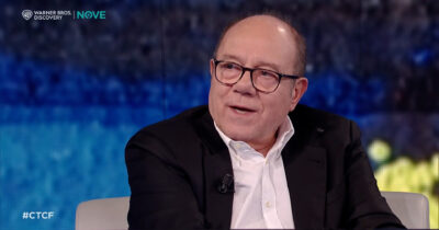 Copertina di “La farmacia è il mio posto preferito. Mi metto dietro il paravento per ascoltare le persone, quando sento fregnacce esco e intervengo”: le passioni “particolari” di Verdone