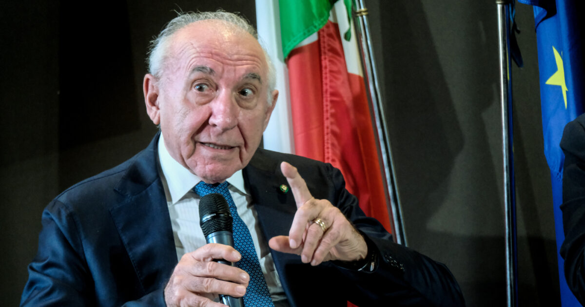 Il presidente del Garante per la Privacy: “Politica che chiede dimissioni non è credibile. Nessun passo indietro”