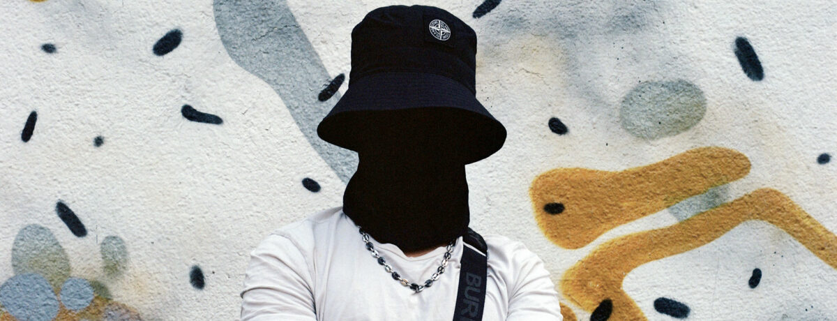 Copertina di Noi, marchiati “Maranza”. Periferia, rabbia e tute griffate
