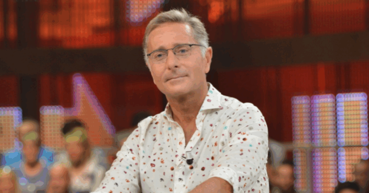 “Da quello che sappiamo, una delegazione Mediaset con in testa Pier Silvio Berlusconi si sta recando verso la fine del cammino di Compostela, raggiunta da una di Affari Tuoi”: la battuta di Paolo Bonolis