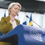 Copertina di Von der Leyen all’attacco: per la censura anti-Russia mette in campo il bavaglio "democratico". E si fa l'intelligence privata