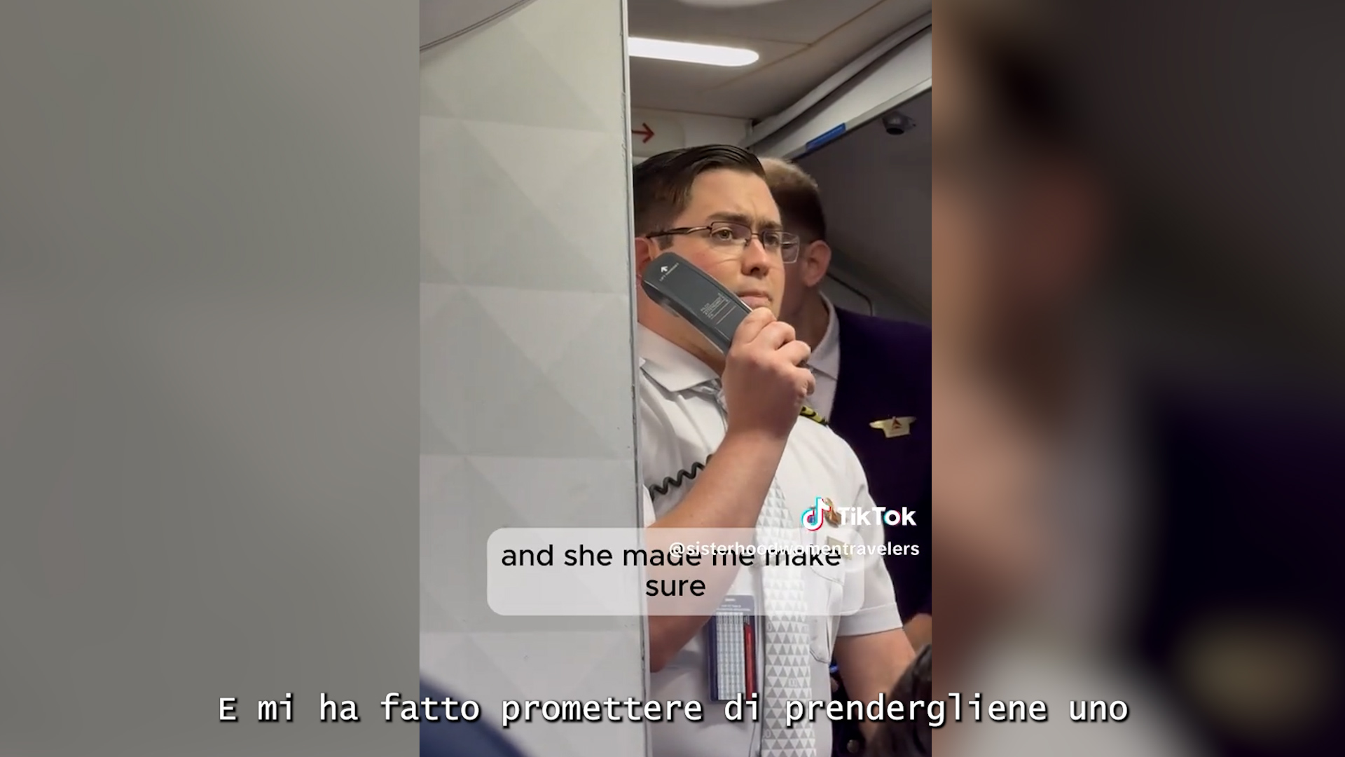 Nervosismo in aereo, i passeggeri sono agitati per lo shutdown e il pilota li calma così: “Era il messaggio di cui tutti avevamo bisogno”