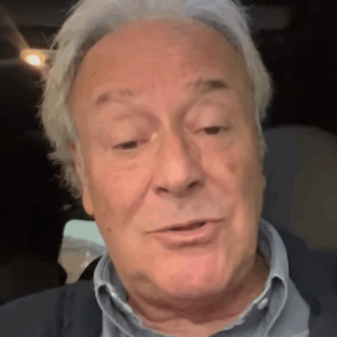 “Ho una testa da 18enne in un corpo non proprio adolescenziale. La fedeltà? Le donne sono la cosa più bella e io ho frequentato tanti porti. La prima volta è stata a Buckingham Palace”: parla Corrado Tedeschi