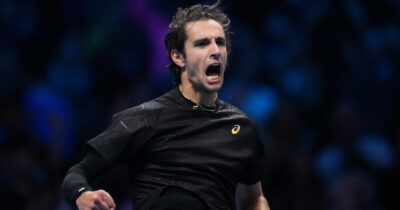 Copertina di Atp Finals, ora un capolavoro contro Alcaraz: cosa serve a Musetti per qualificarsi alle semifinali e mantenere vivo il sogno di Sinner | Gli scenari