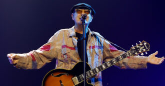 Copertina di “La malattia ha avuto un impatto drammatico su di me, cambiando ogni mia prospettiva. Oggi per me è primavera”: Luca Carboni è un (meraviglioso) miracolo vivente