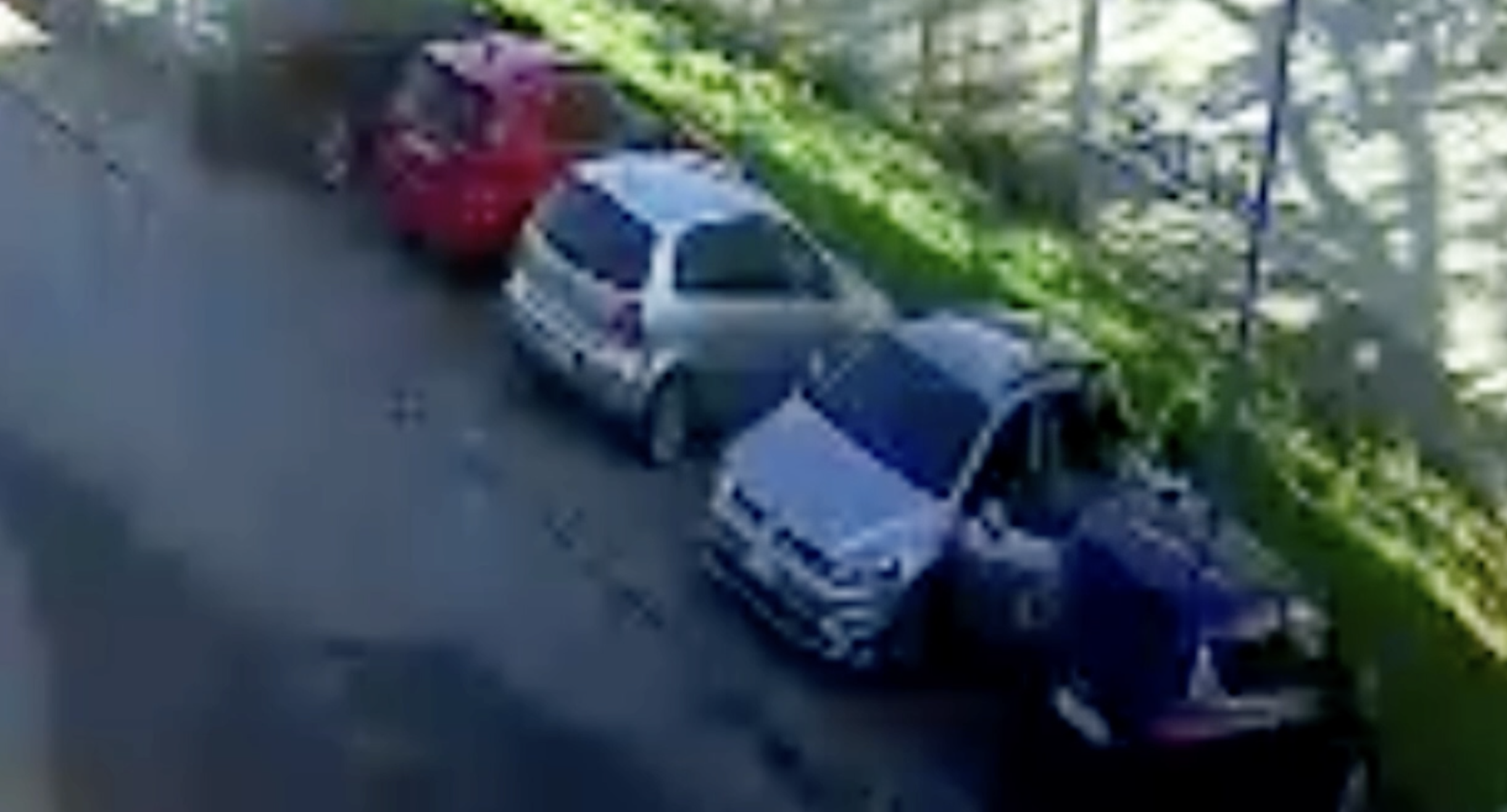 Benzina sul volto della moglie, il video dell’aggressione nel parcheggio: arrestato 46enne nel Milanese Benzina sul volto della moglie, il video dell’aggressione nel parcheggio: arrestato 46enne nel Milanese