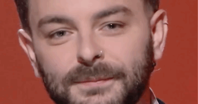 Copertina di “Sì, sono Lorenzo Fragola e no, non sono morto. Vi racconto la mia storia. I singoli, le interviste, i Festival e quindi corri per paura che possa finire. Poi sono scoppiato”: il ritorno dell’artista