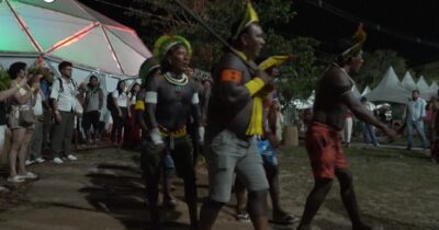 Copertina di Cop30, i leader indigeni del Brasile aprono l’evento parallelo al vertice sul clima: chiedono la protezione delle foreste – Video