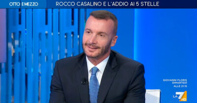 Copertina di Rocco Casalino a La7: “Meloni blocca le notizie negative per controllare la narrazione. C’è Fazzolari dietro le sue mosse”