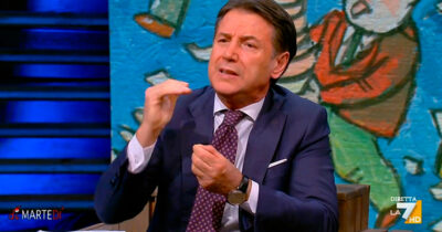 Copertina di Conte su La7: “Ipocrisia indecente di Meloni e Salvini sul Superbonus. Il vero buco dei conti pubblici è con le spese militari”