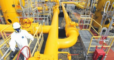 Copertina di Useremo petrolio e gas più a lungo: ce li vende Trump