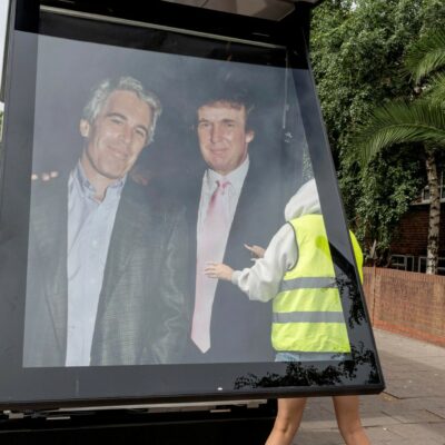 Copertina di Nelle mail di Epstein pure Trump: “A casa mia con una  ragazza”