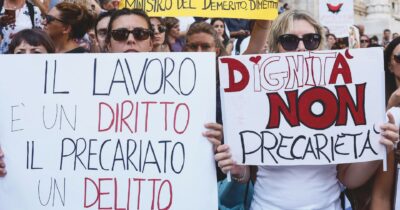 Copertina di Scuola, oggi va in piazza il popolo dei docenti precari: sono 300mila, tra loro pure i “saltuari”