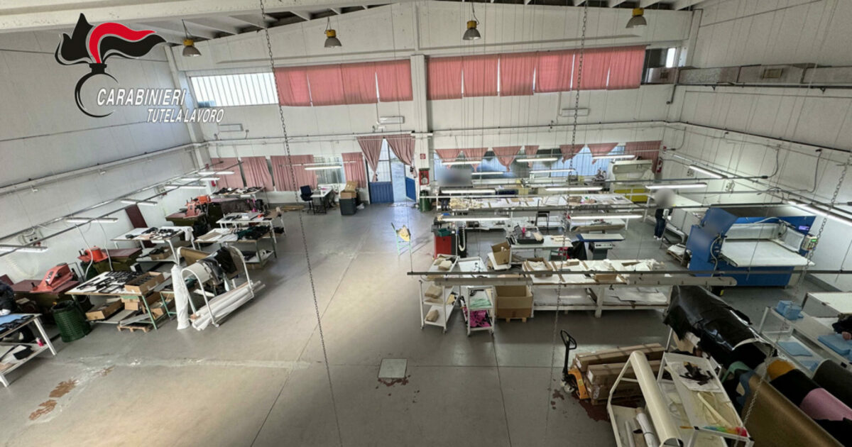 Caporalato nel mondo della moda, l’appello contro lo scudo penale del lusso: “Legalizza lo sfruttamento”