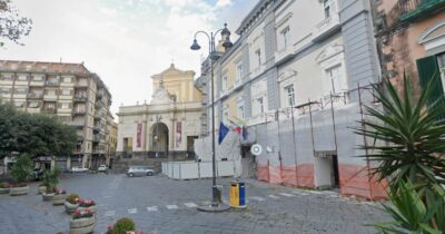 Copertina di Le intercettazioni tra il cassiere del clan e il consigliere di Castellammare di Stabia: “Dobbiamo fare cose importanti”