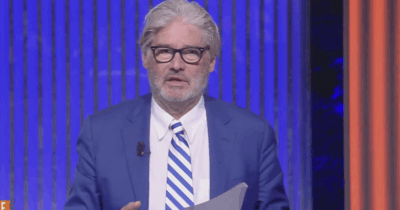 Copertina di “Un uomo incappucciato e armato di mazza chiodata si è accanito sull’auto con cui erano arrivati cronisti e operatori”: aggredita la troupe di “Dritto e Rovescio”