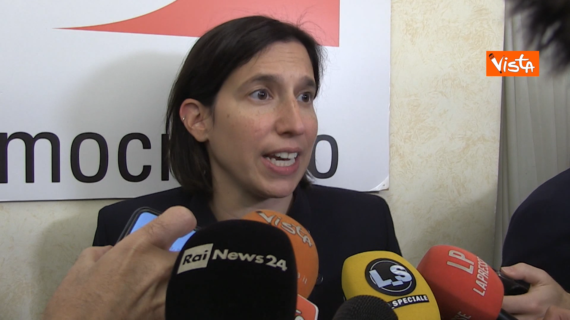 Schlein attacca Meloni: “Si assuma almeno mezza responsabilità, i centri in Albania sono un fallimento” – Video Schlein attacca Meloni: “Si assuma almeno mezza responsabilità, i centri in Albania sono un fallimento” – Video