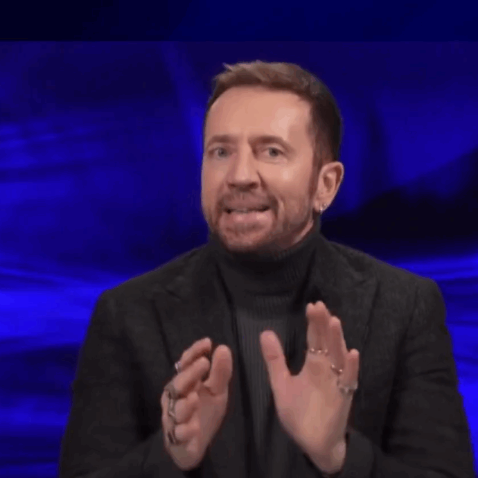 “Sei patetico quando difendi Meloni, e ‘abbi pazienza’ lo dici a tuo figlio”. La risposta di Scanzi a Vespa che provava a zittirlo sulle critiche alla premier