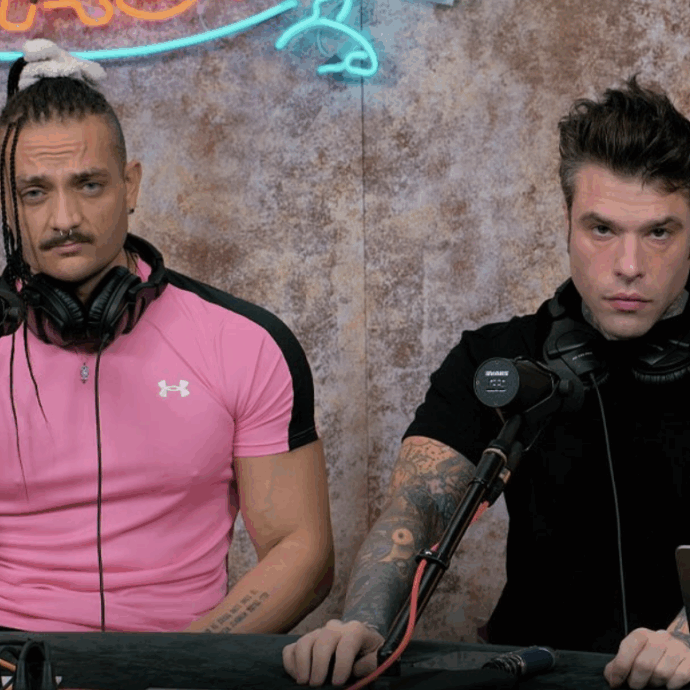 “Due finti poliziotti sono venuti a cercarci. Volevano intimidirci e non è il metodo giusto per farci fermare”: Fedez e Mr Marra presentano la denuncia in Procura