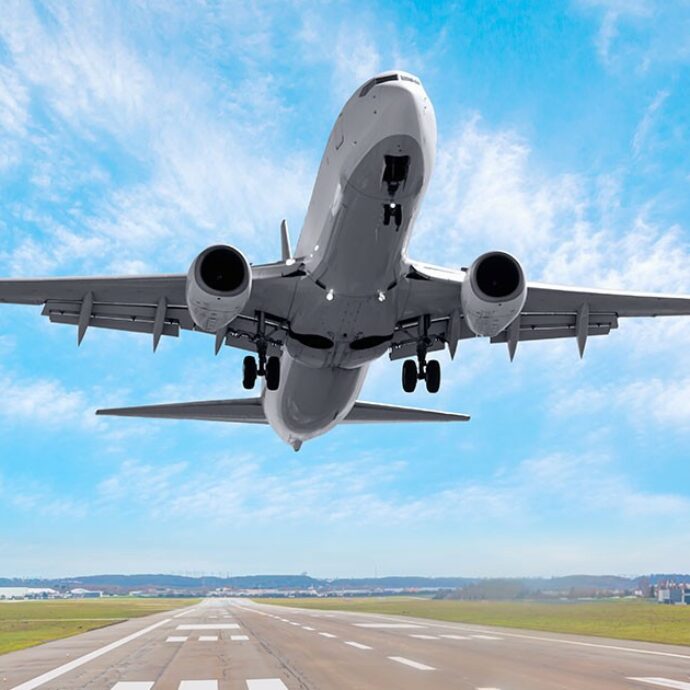 In aereo l’aria è buona? No. L’inquinamento aeroportuale c’è durante imbarco, rullaggio e atterraggio. Lo rivela lo studio dell’Université Paris Cité