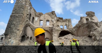 I palestinesi restaurano la fortezza storica di Gaza distrutta dalle bombe