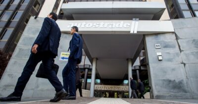 Copertina di Autostrade, scontro totale con il ministero Salvini scrive ai vertici Aspi: “Dateci  i piani”