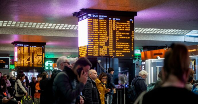 Treni, caos a  Termini: ritardi fino a 8 ore