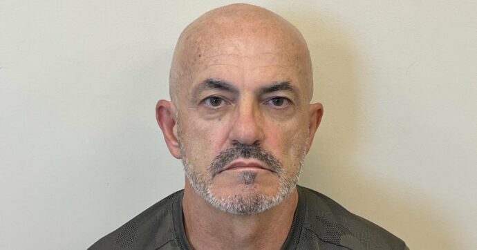 Era fuggito negli Usa dopo una condanna per abusi su una bambina di 6 anni: trovato grazie a WhatsApp e arrestato