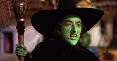 Copertina di Tre milioni di dollari per il cappello della strega del Mago di Oz: “È uno dei pochi esemplari sopravvissuti del suo genere”. L’asta a dicembre