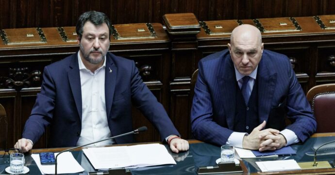 La corruzione in Ucraina fa litigare il governo, Salvini: “Armi a Kiev? Temo possano alimentarla”. E Crosetto replica: “Non giudico un Paese per due corrotti”