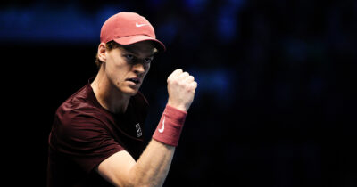 Copertina di Sinner non conosce ostacoli: battuto anche Shelton, domani la semifinale contro De Minaur | Il commento del match