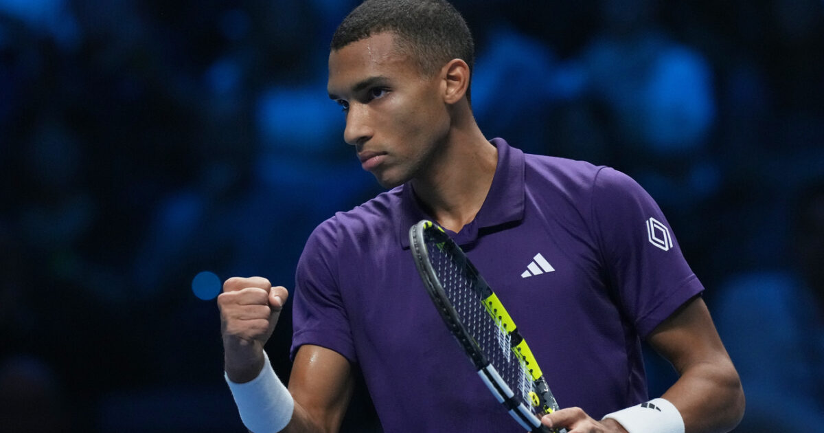 Atp Finals, l’outsider è Auger Aliassime: batte Zverev, sarà lui a sfidare Alcaraz in semifinale Atp Finals, l’outsider è Auger Aliassime: batte Zverev, sarà lui a sfidare Alcaraz in semifinale