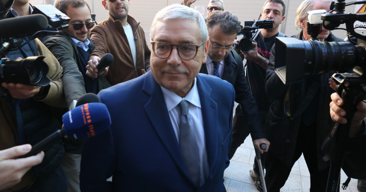 scattano gli arresti domiciliari per tot242 cuffaro la decisione del gip nell8217ambito dell8217inchiesta su appalti e sanit224 in sicilia da Ilfattoquotidiano.it scattano gli arresti domiciliari per tot242 cuffaro la decisione del gip nell8217ambito dell8217inchiesta su appalti e sanit224 in sicilia