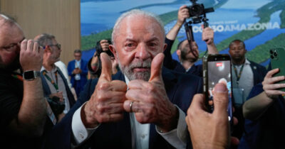 Copertina di Tutte le contraddizioni del Brasile (che la Cop30 non risolverà): la sfida contro povertà e crisi climatica frenata dalle scelte controverse in nome dell’export