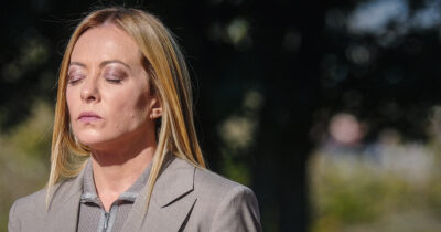 Copertina di Migranti in Albania, Meloni rilancia: “Il protocollo funzionerà”. Ma c’è un nuovo rinvio alla Corte Ue: “Non poteva firmarlo”