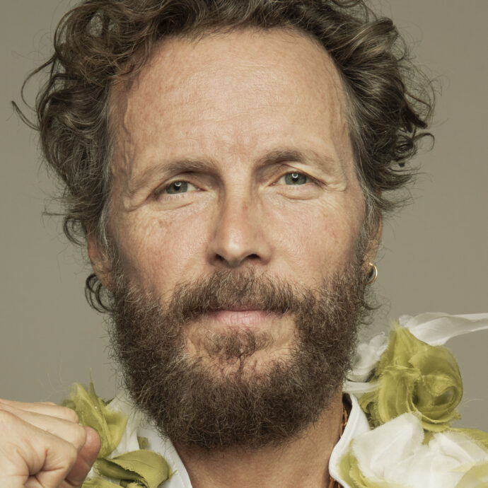 “Archiviato il Beach Party (e le polemiche), combatto la catastrofe con la mia Arca di Lorè giro il mondo, poi eventi al Sud in spazi inediti. Io direttore artistico di Sanremo? Solo con Fiorello”: così Jovanotti