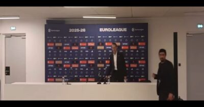 Copertina di L’allenatore si presenta in sala stampa ma non ci sono giornalisti: la scena surreale dopo il match di Eurolega – Video