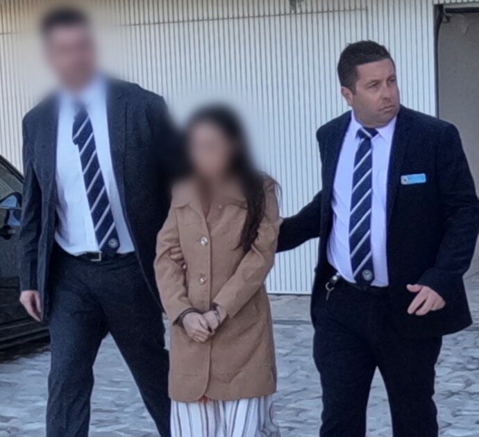 “Un miliardario entrerà nel tuo futuro. Prendi un prestito per prepararti al meglio: poi sarai ricca”: la storia della maga che ha messo in piedi “una delle truffe milionarie più sofisticate mai viste”