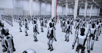 Copertina di “La prima consegna di massa di umanoidi è stata completata”: l'”esercito” di robot cinesi che marciano come soldati spaventa il web