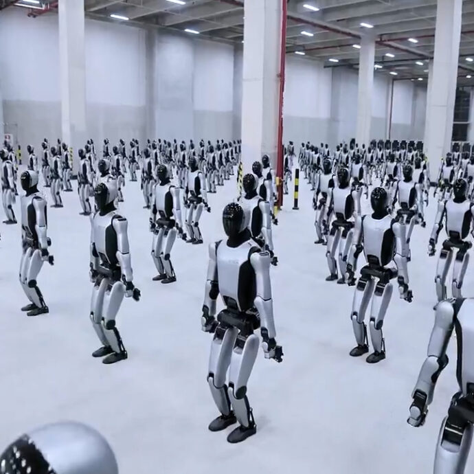“La prima consegna di massa di umanoidi è stata completata”: l'”esercito” di robot cinesi che marciano come soldati spaventa il web