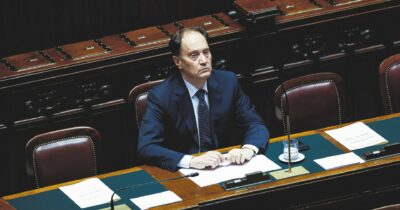 Copertina di Manovra, i ministeri ora disertano i lavori: “Umiliate le Camere”