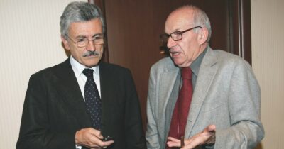 Copertina di La sinistra dopo il Pci, un lento collasso fratricida che dà vita alla galassia grillina