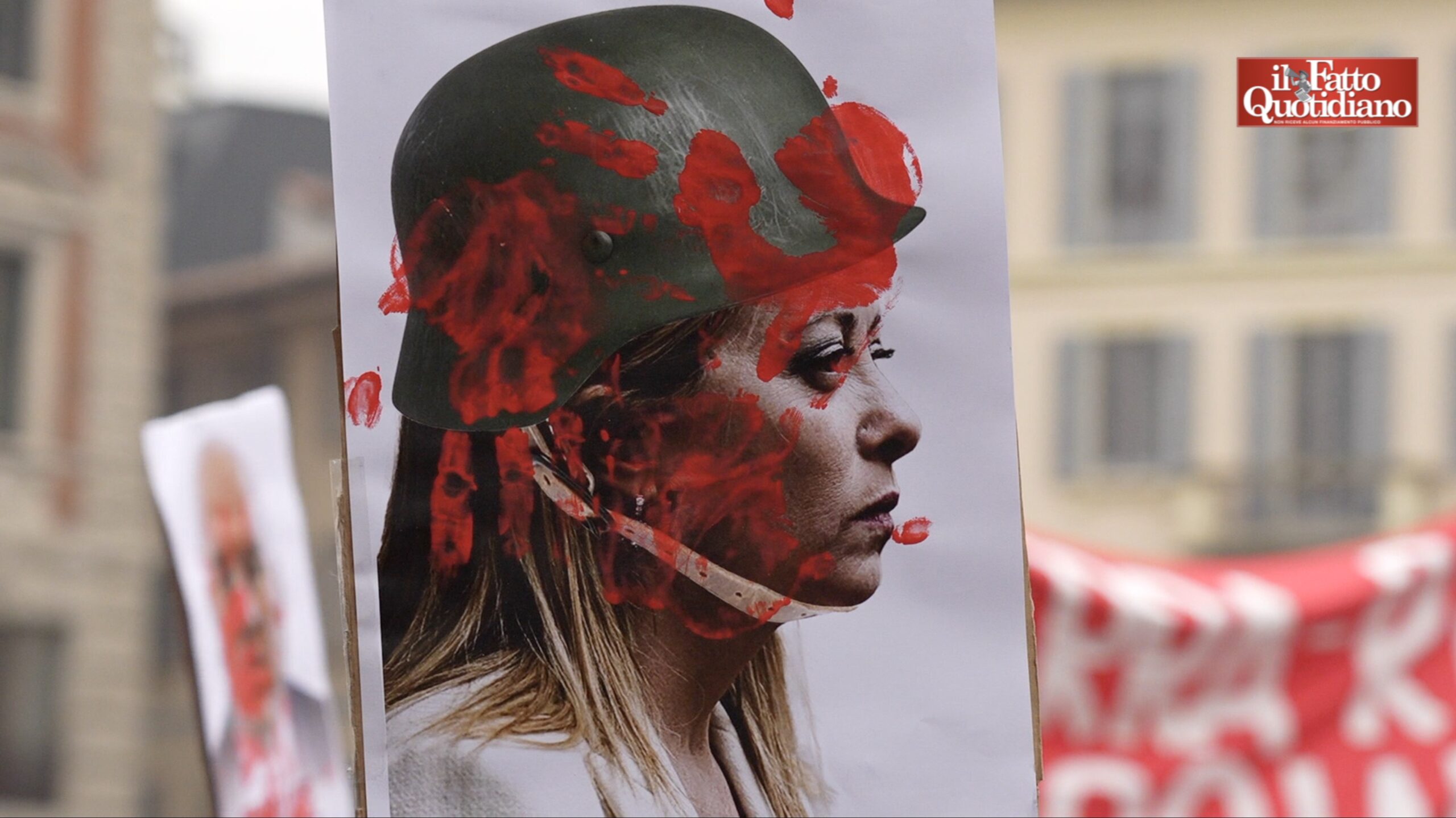 “Le nostre scuole cadono a pezzi mentre il governo finanzia il riarmo”. A Milano studenti in piazza per il “No Meloni Day”