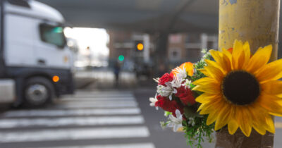 Copertina di Vittime della strada, nel 2024 ancora più di 3mila morti: “Va ridotta la velocità e investire sull’educazione”