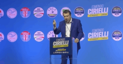 Copertina di Salvini insiste: “Se non ti piace il calcio e San Gennaro torna a casa tua”